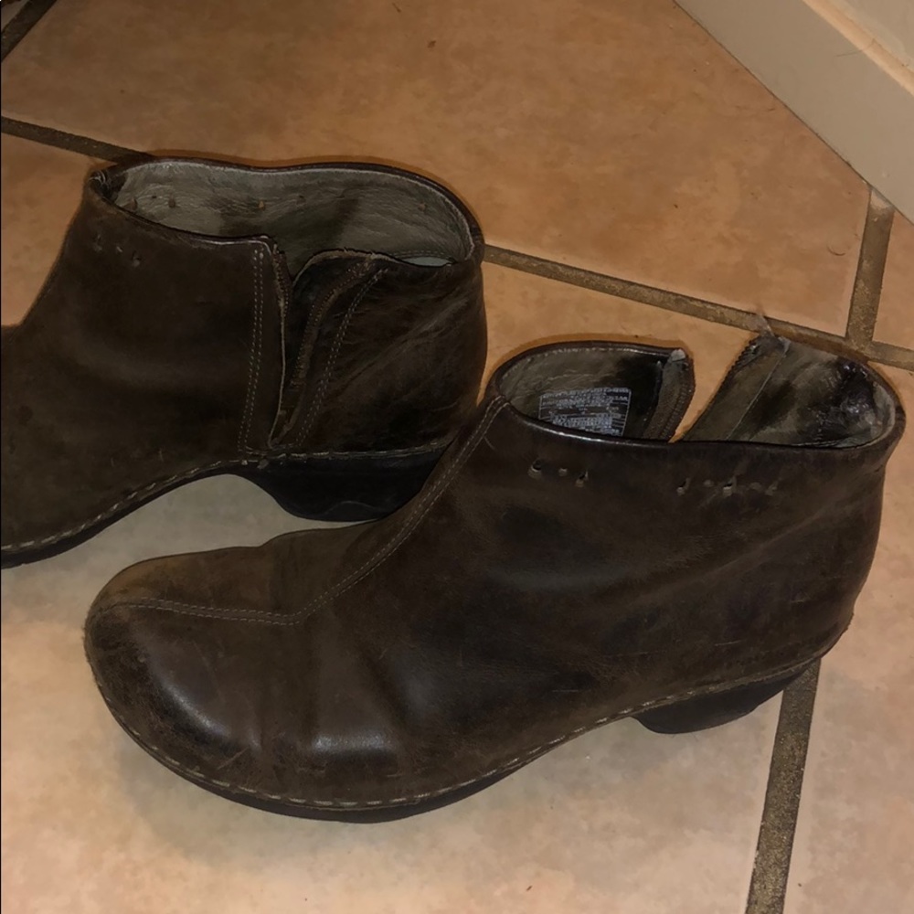 Shoes - Picture 3 of 4